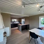 Sentral Enebolig Pa Lura Med Jacuzzi! Сasa de vacaciones *