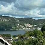 Сasa de vacaciones Sentral Enebolig Pa Lura Med Jacuzzi! Stavanger
