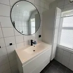 Сasa de vacaciones Sentral Enebolig Pa Lura Med Jacuzzi! *