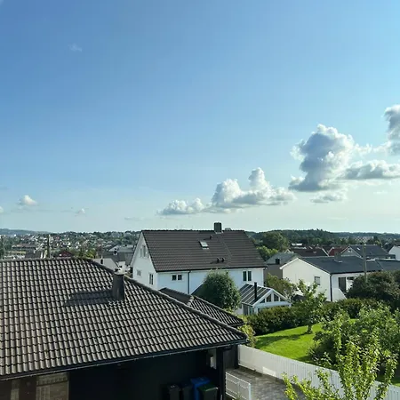 Sentral Enebolig Pa Lura Med Jacuzzi! Ferienhaus *