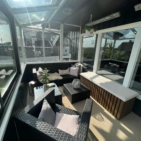 Sentral Enebolig Pa Lura Med Jacuzzi! Ferienhaus