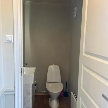 Sentral Enebolig Pa Lura Med Jacuzzi! Ferienhaus *