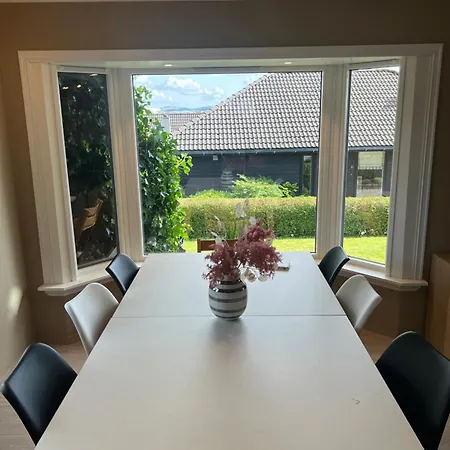 Sentral Enebolig Pa Lura Med Jacuzzi! Casa vacanze *