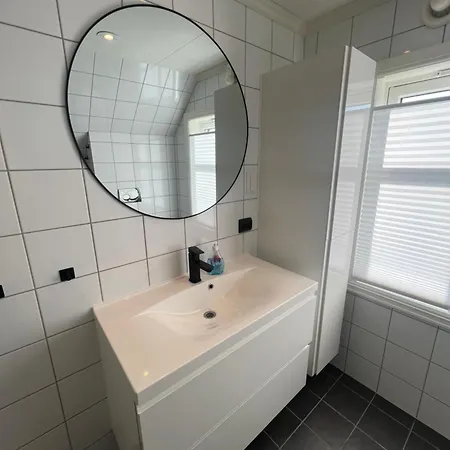 別荘 Sentral Enebolig Pa Lura Med Jacuzzi! *