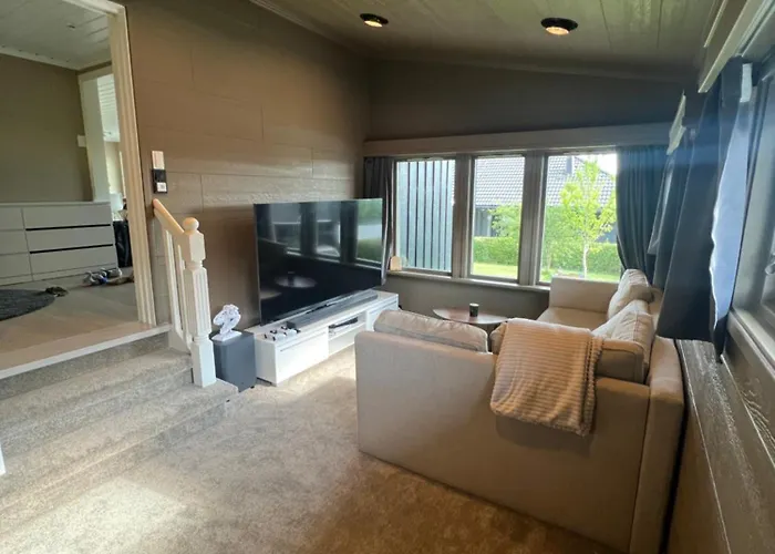 Дом отдыха Sentral Enebolig Pa Lura Med Jacuzzi! Ставангер