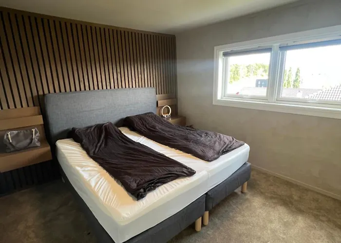 Дом отдыха Sentral Enebolig Pa Lura Med Jacuzzi! Ставангер