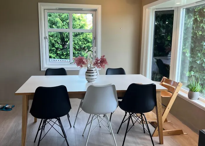 Sentral Enebolig Pa Lura Med Jacuzzi! Дом отдыха